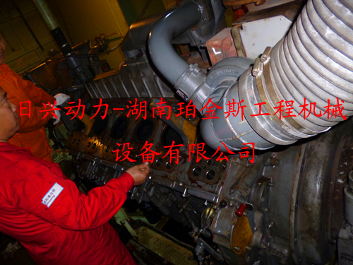 三菱R16柴油發動機缸套、活塞、連桿的解體、檢修